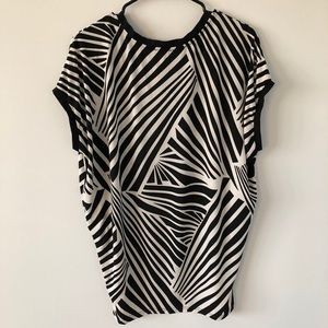 Love 21 Black & White Geometric Oversized Top
